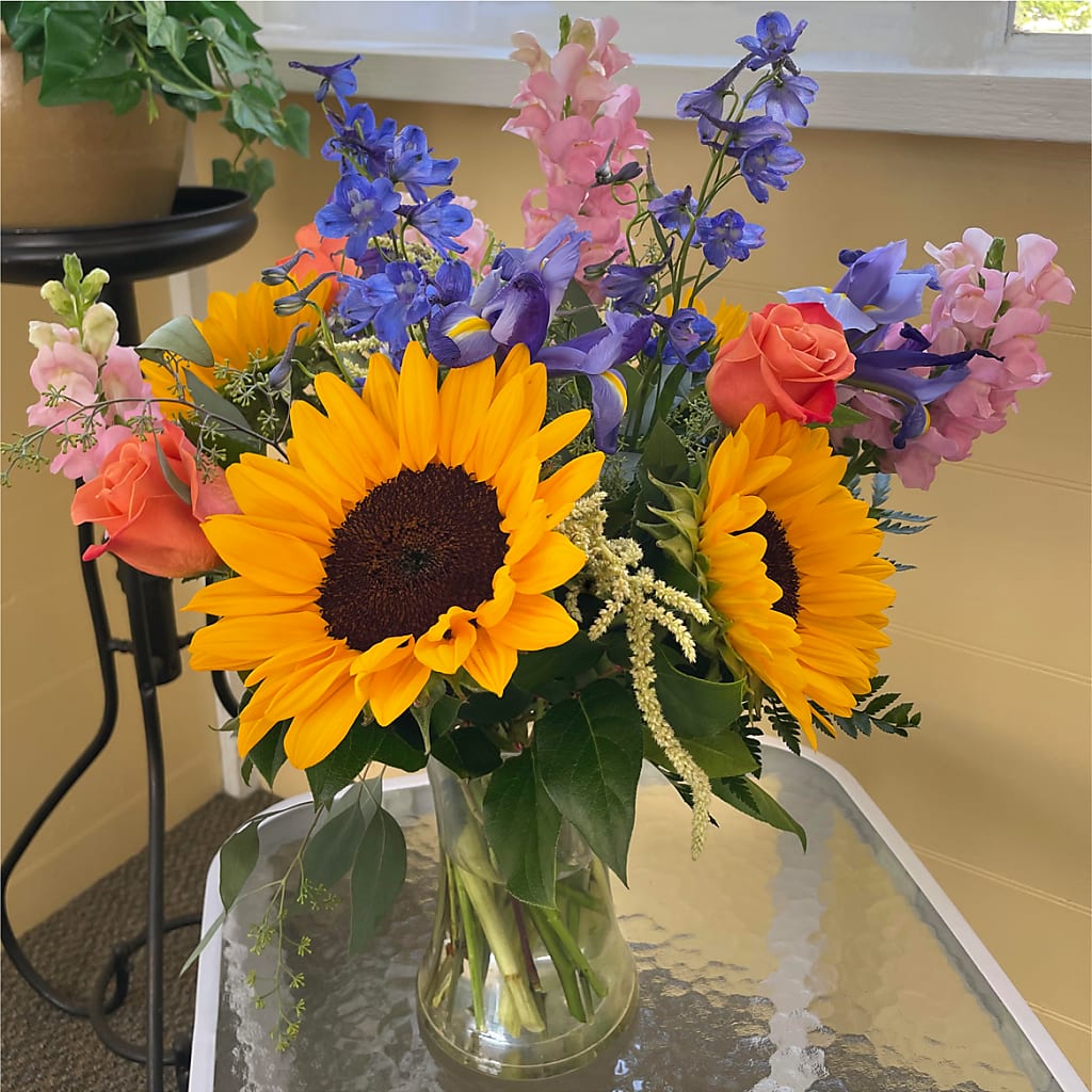 Rays of Life Bouquet –  Roots Of Love, Spotswood NJ